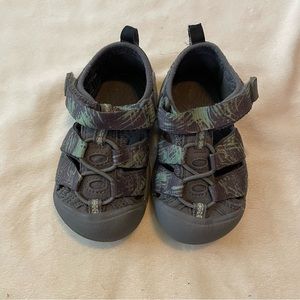 KEEN Newport grey and glow in the dark shoes